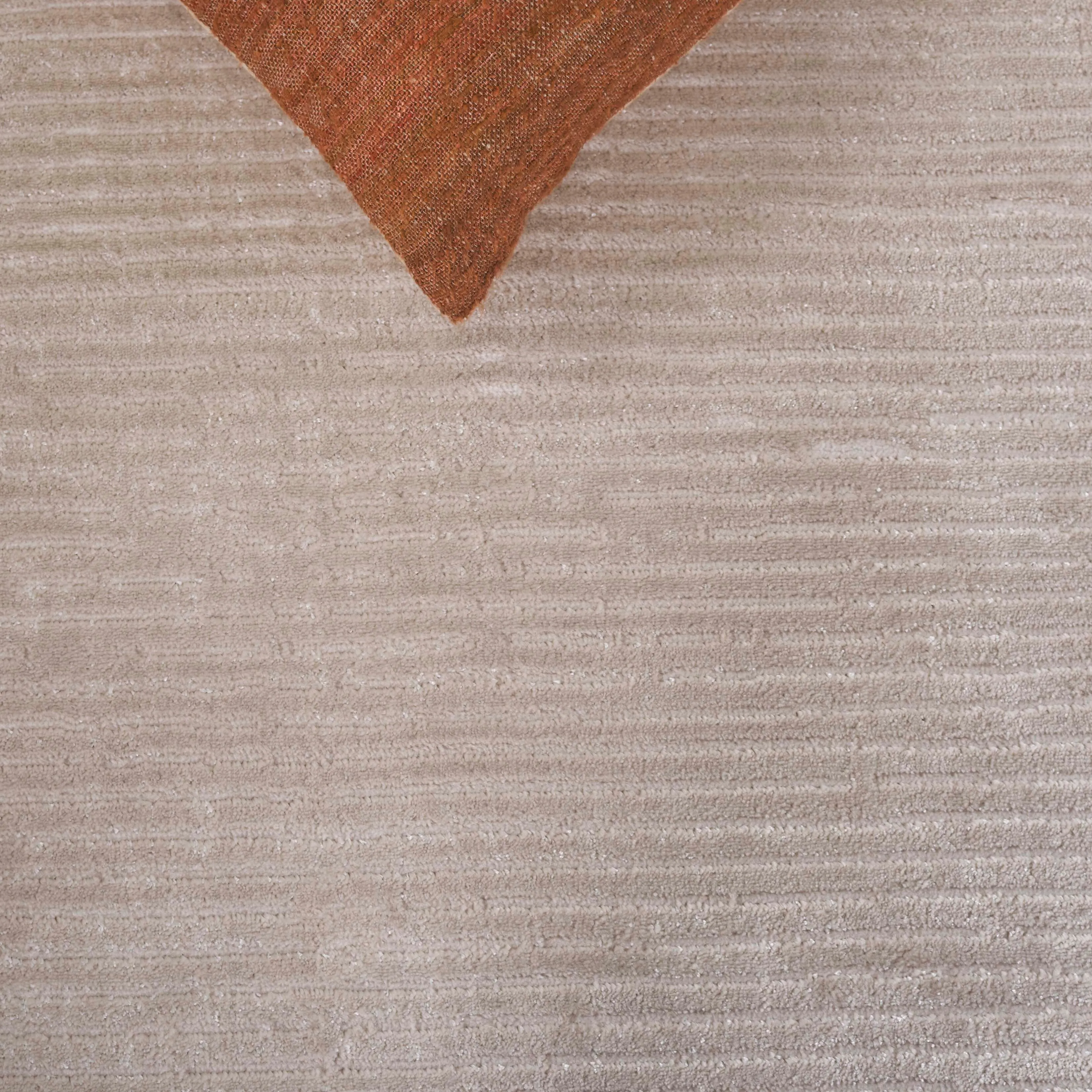SAFAVIEH Whisper Cathalijne Contemporary Stripe Fringe Rug
