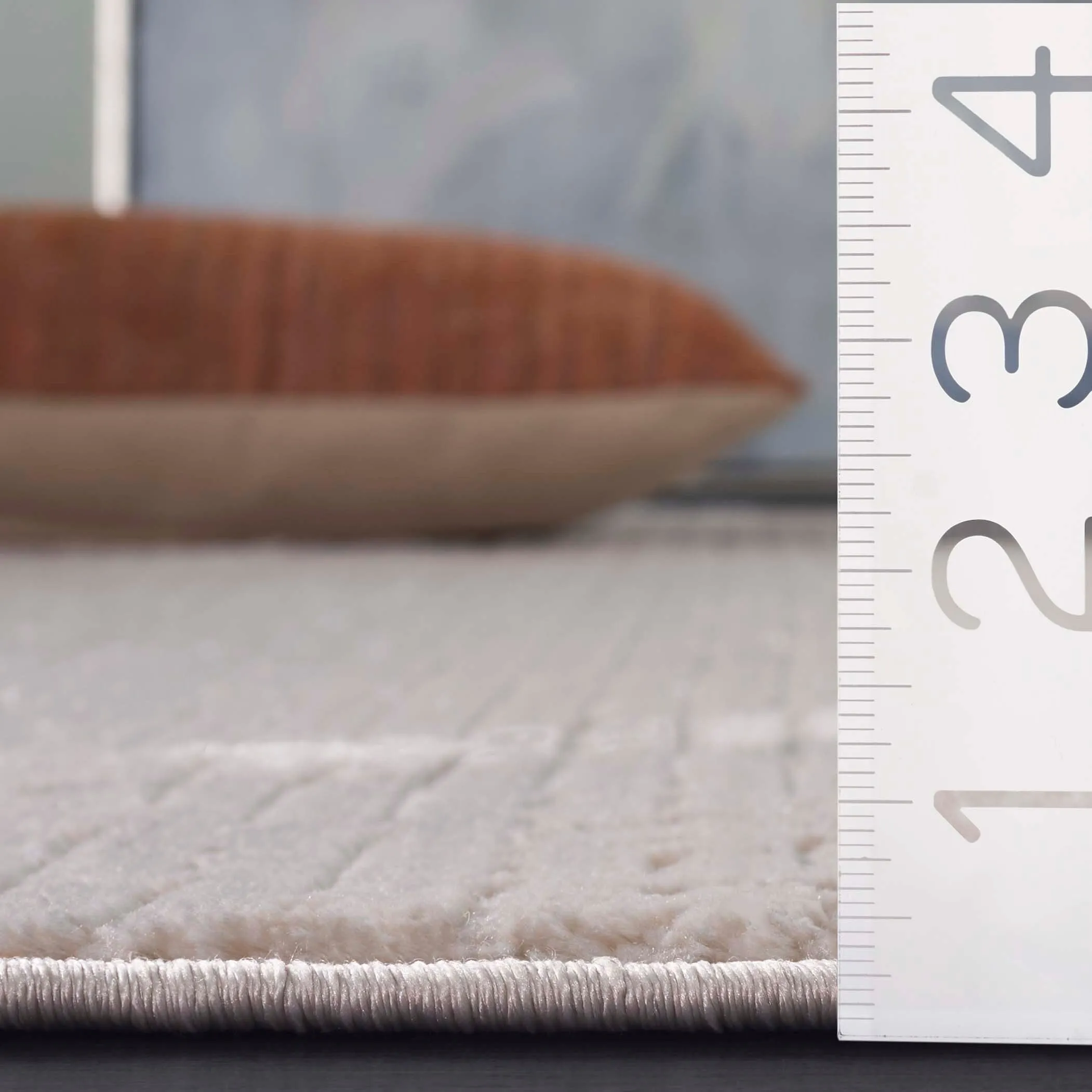SAFAVIEH Whisper Cathalijne Contemporary Stripe Fringe Rug