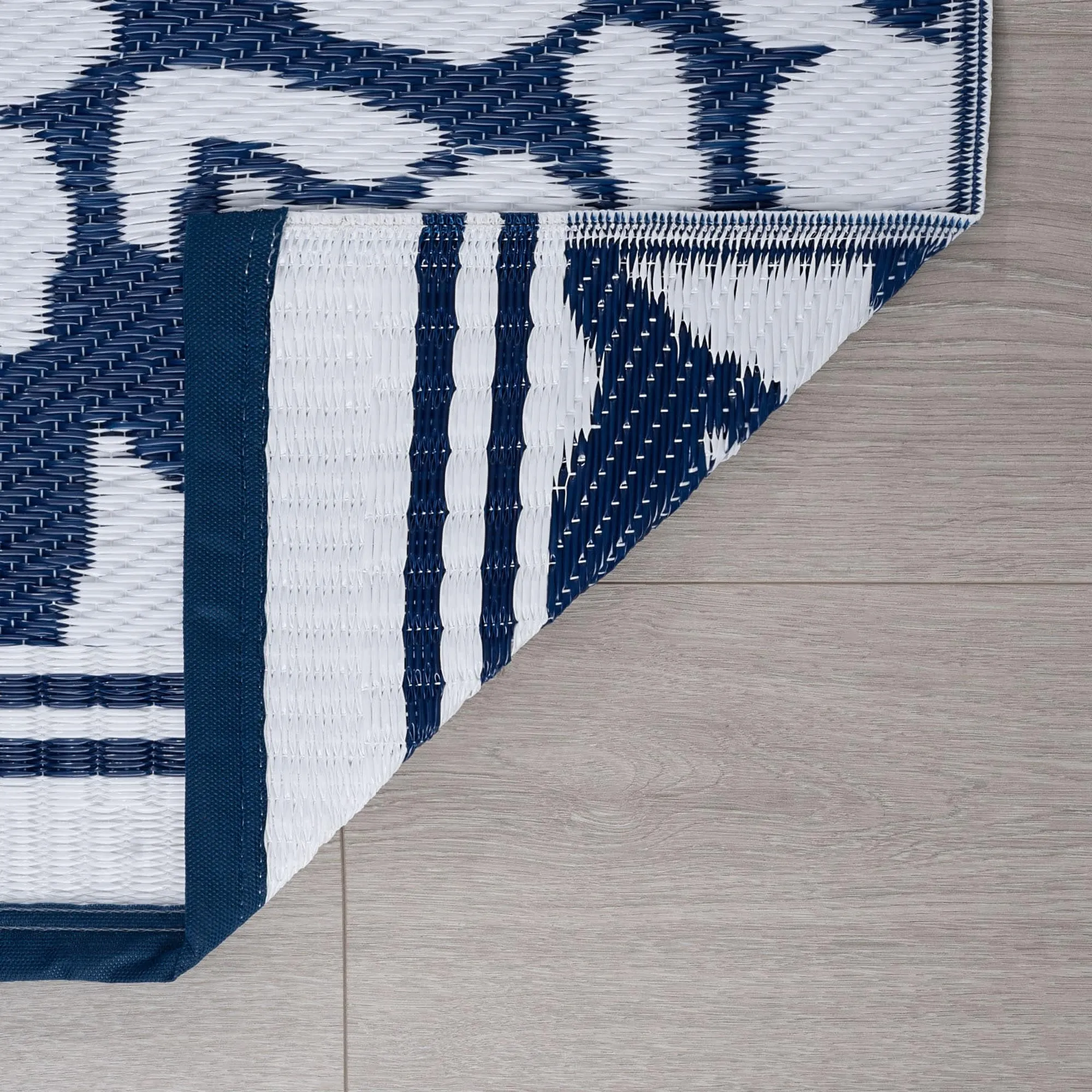Sundown Beach Floral Indoor/Outdoor Area Rug