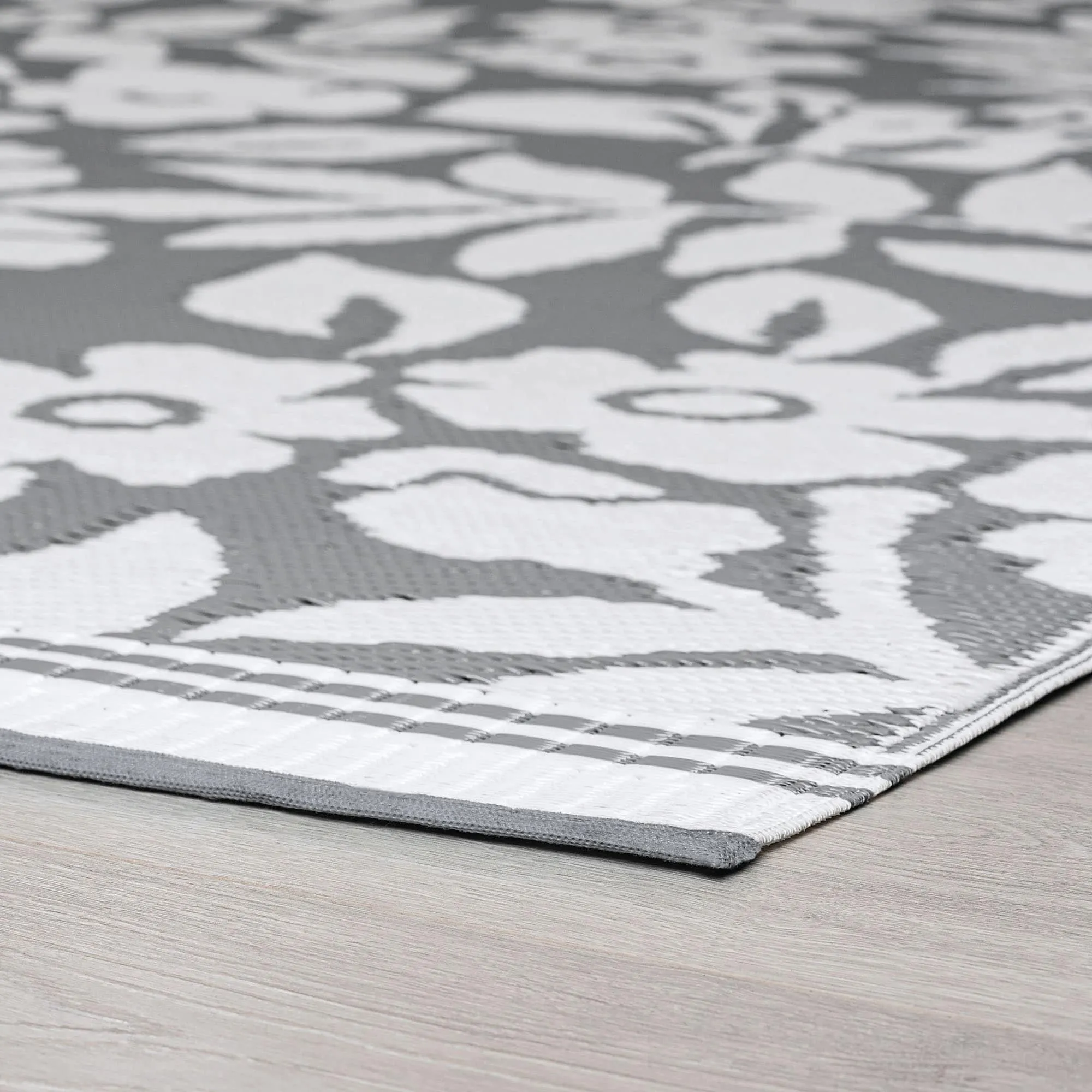 Sundown Beach Floral Indoor/Outdoor Area Rug