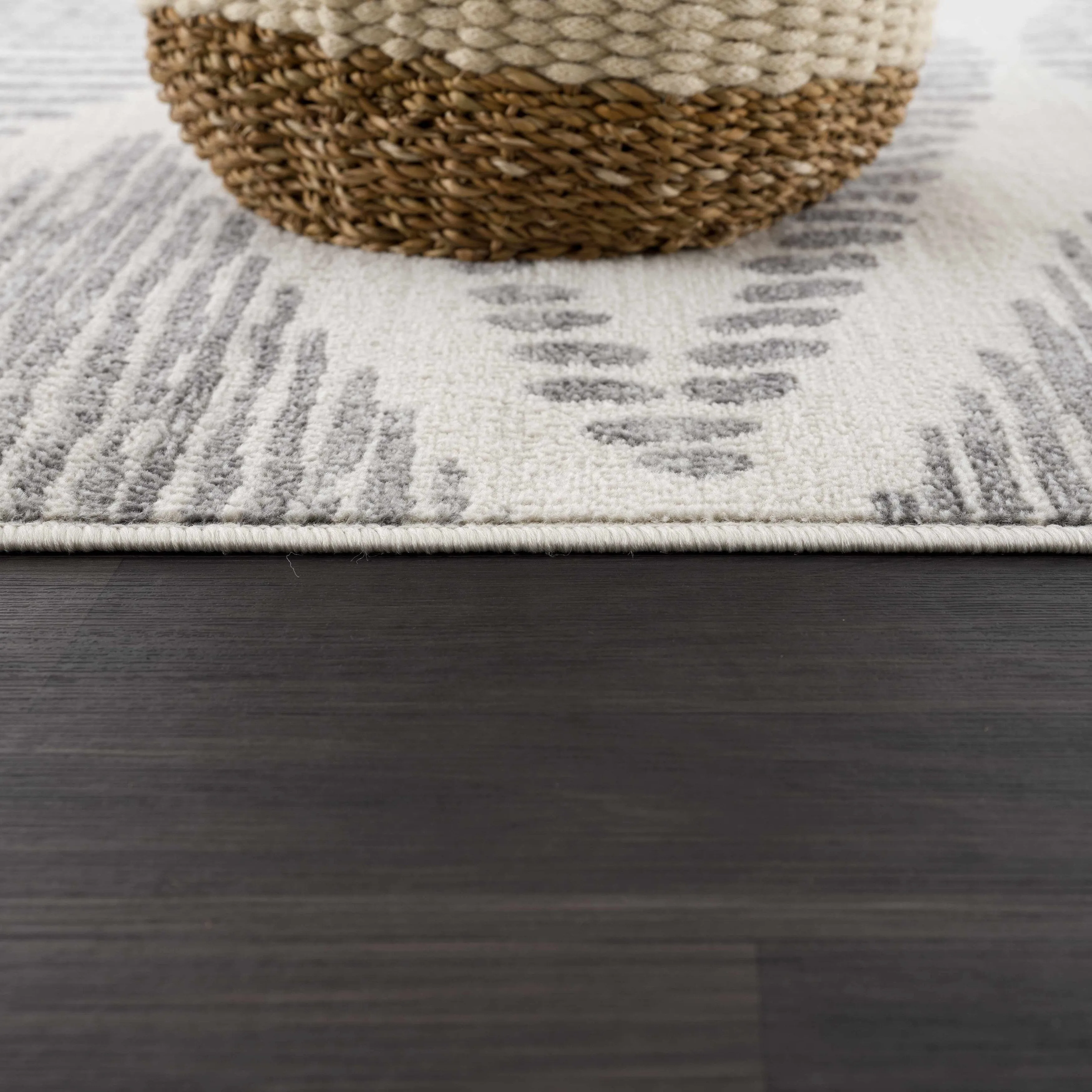 Tigris Nikea Southwestern Bohemian Farmhouse Area Rug