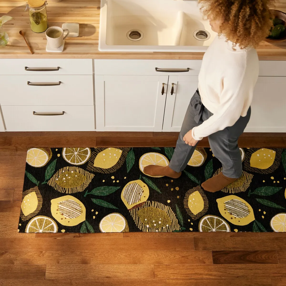 TOWN & COUNTRY LUXE Livie Fresh Lemon Everwash Washable Non-Slip Backing Kitchen Mat