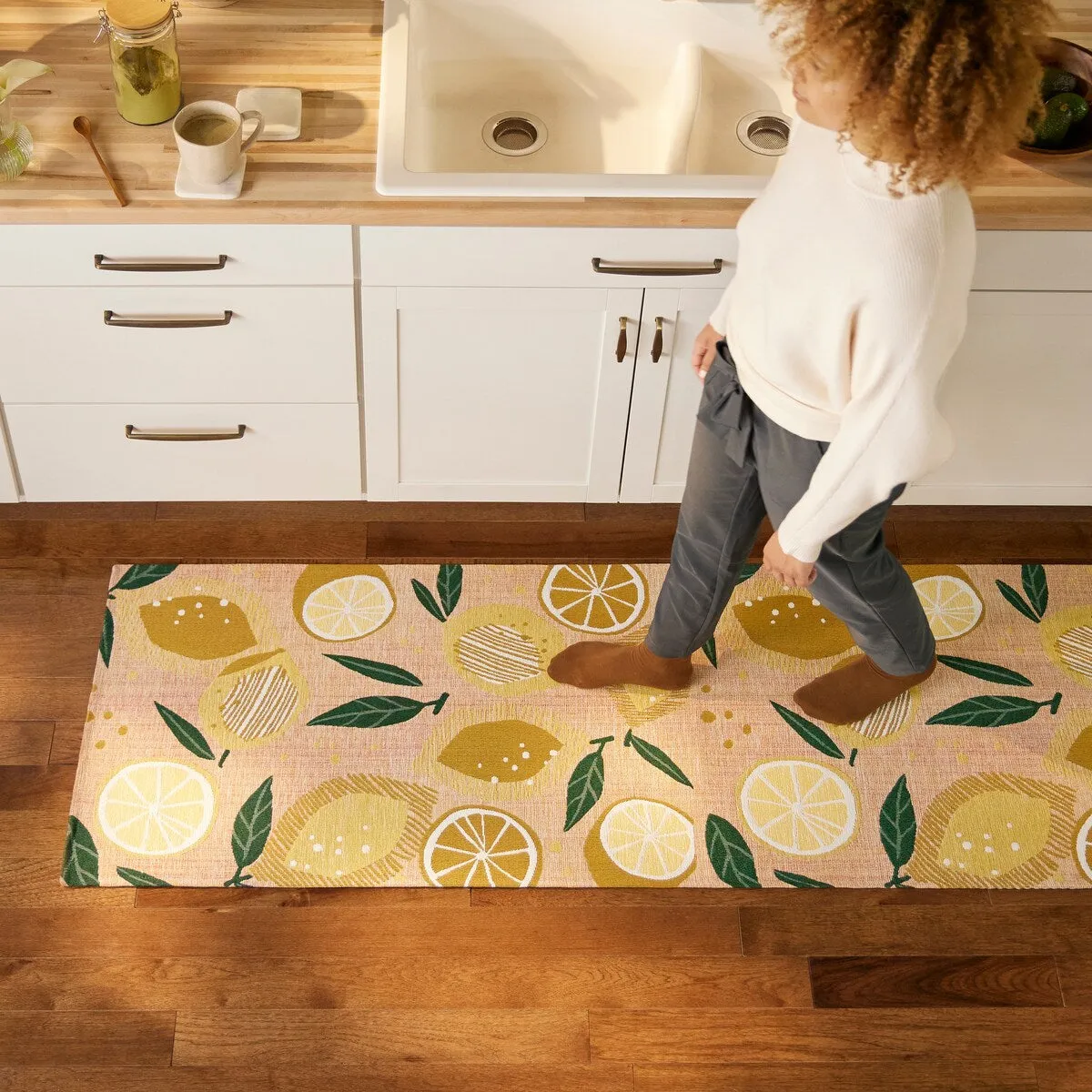 TOWN & COUNTRY LUXE Livie Fresh Lemon Everwash Washable Non-Slip Backing Kitchen Mat