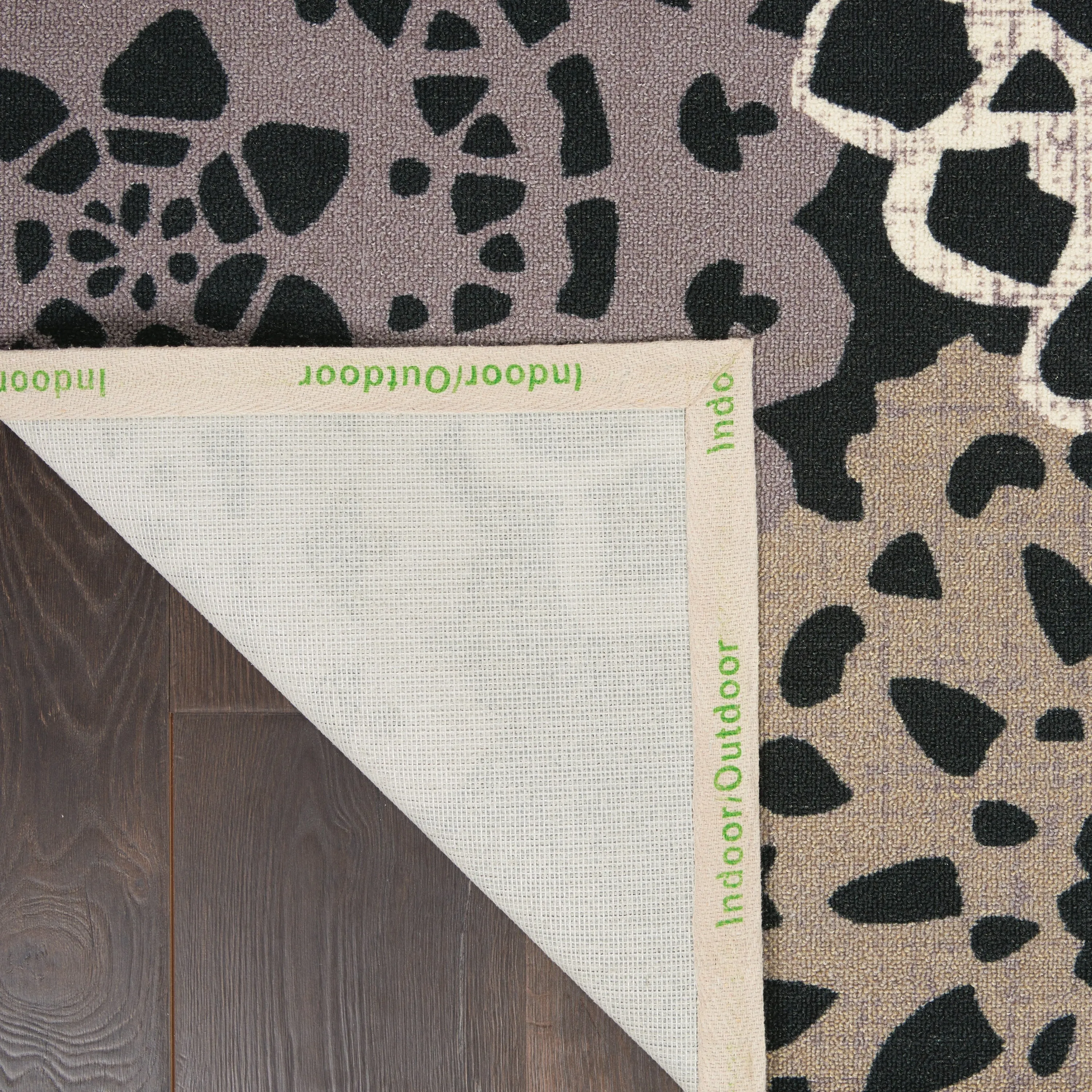 Waverly Sun N' Shade Retro Floral Indoor/ Outdoor Area Rug