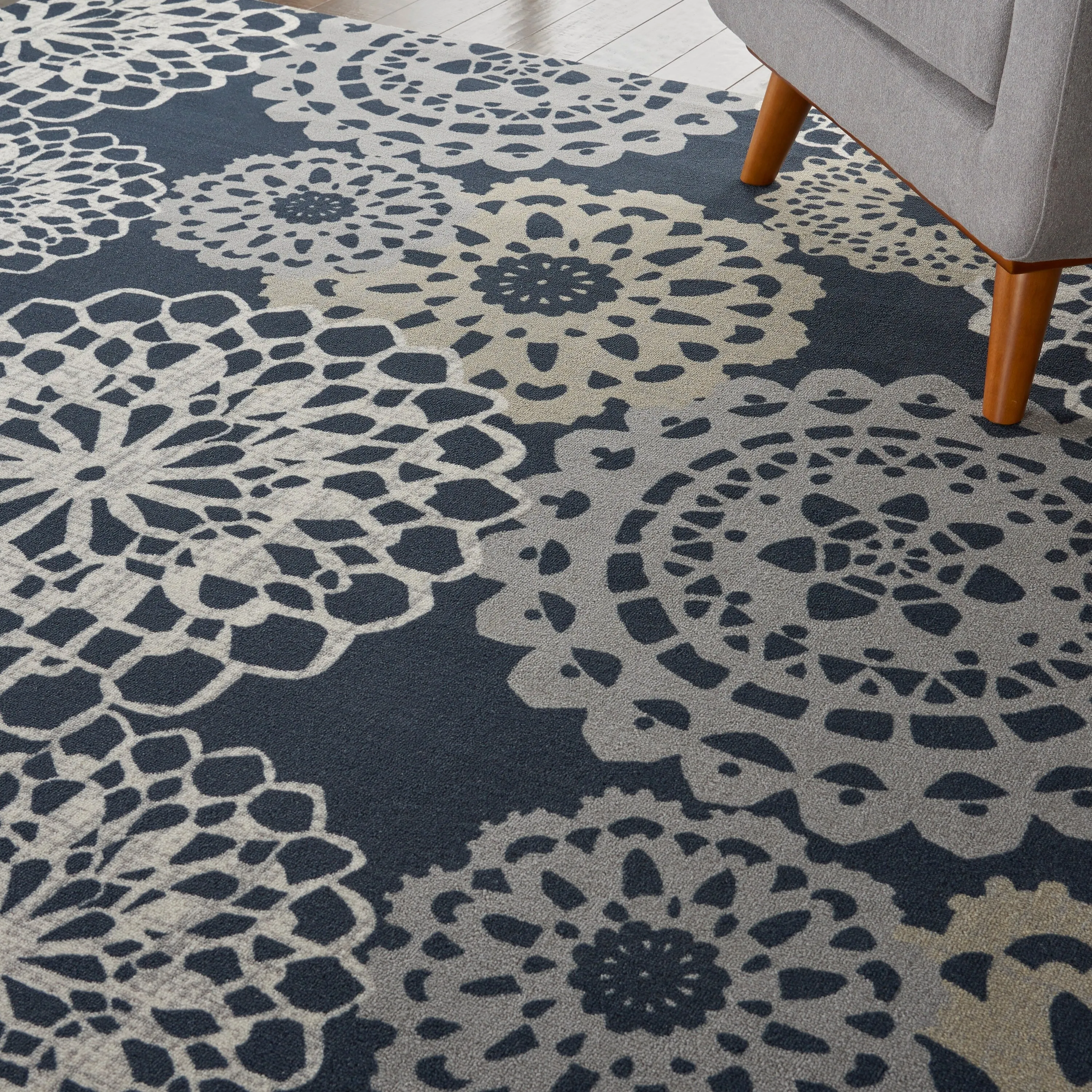 Waverly Sun N' Shade Retro Floral Indoor/ Outdoor Area Rug