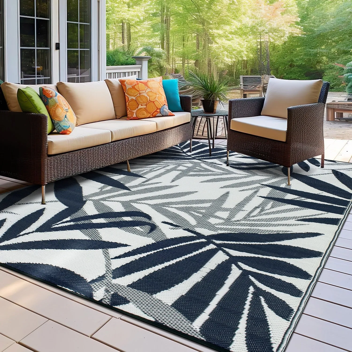 World Rug Gallery Contemporary Floral Leaves Reversible Recycled Plastic Outdoor Rugs