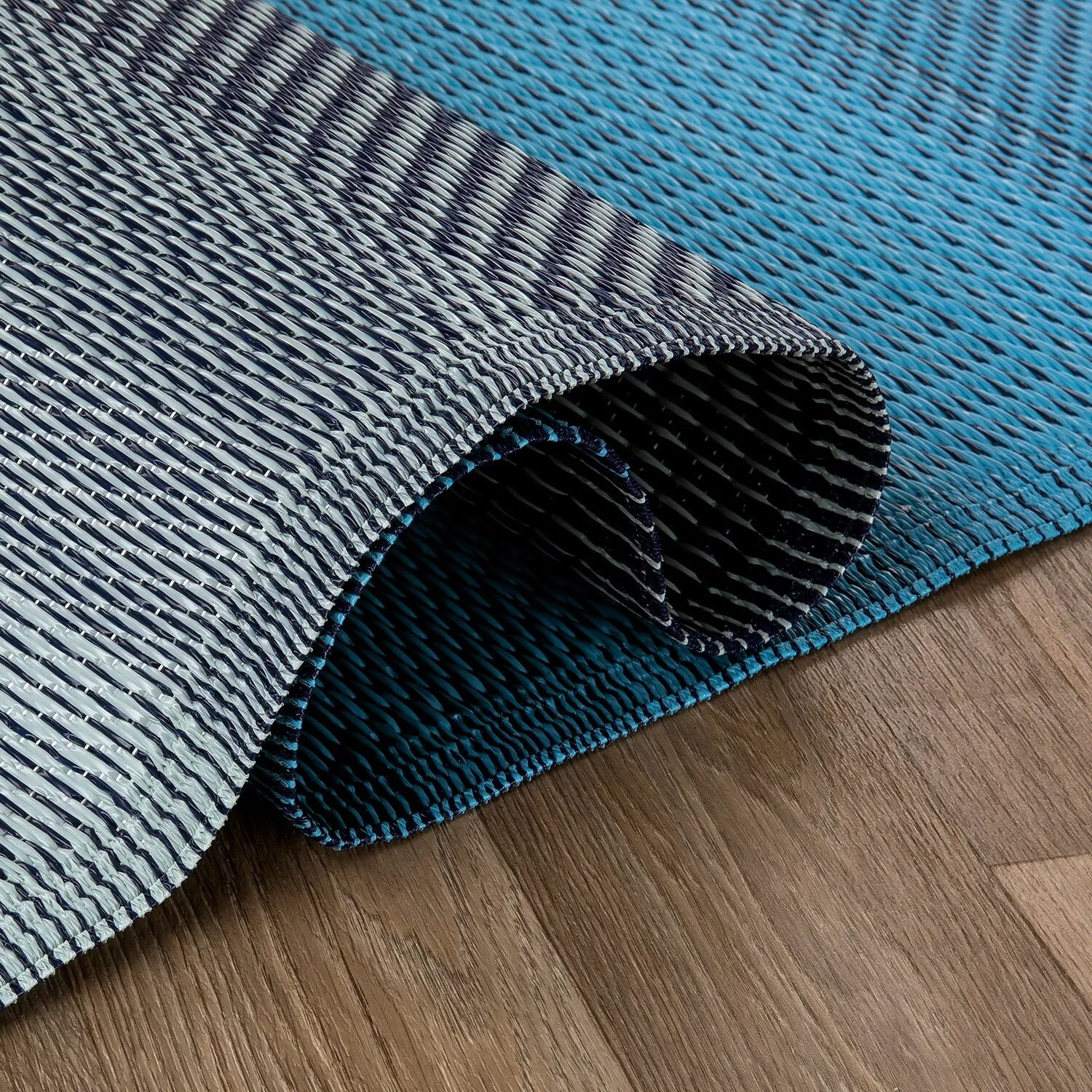 World Rug Gallery Contemporary Stripe Shade Geometric Reversible Recycled Plastic Outdoor Rugs