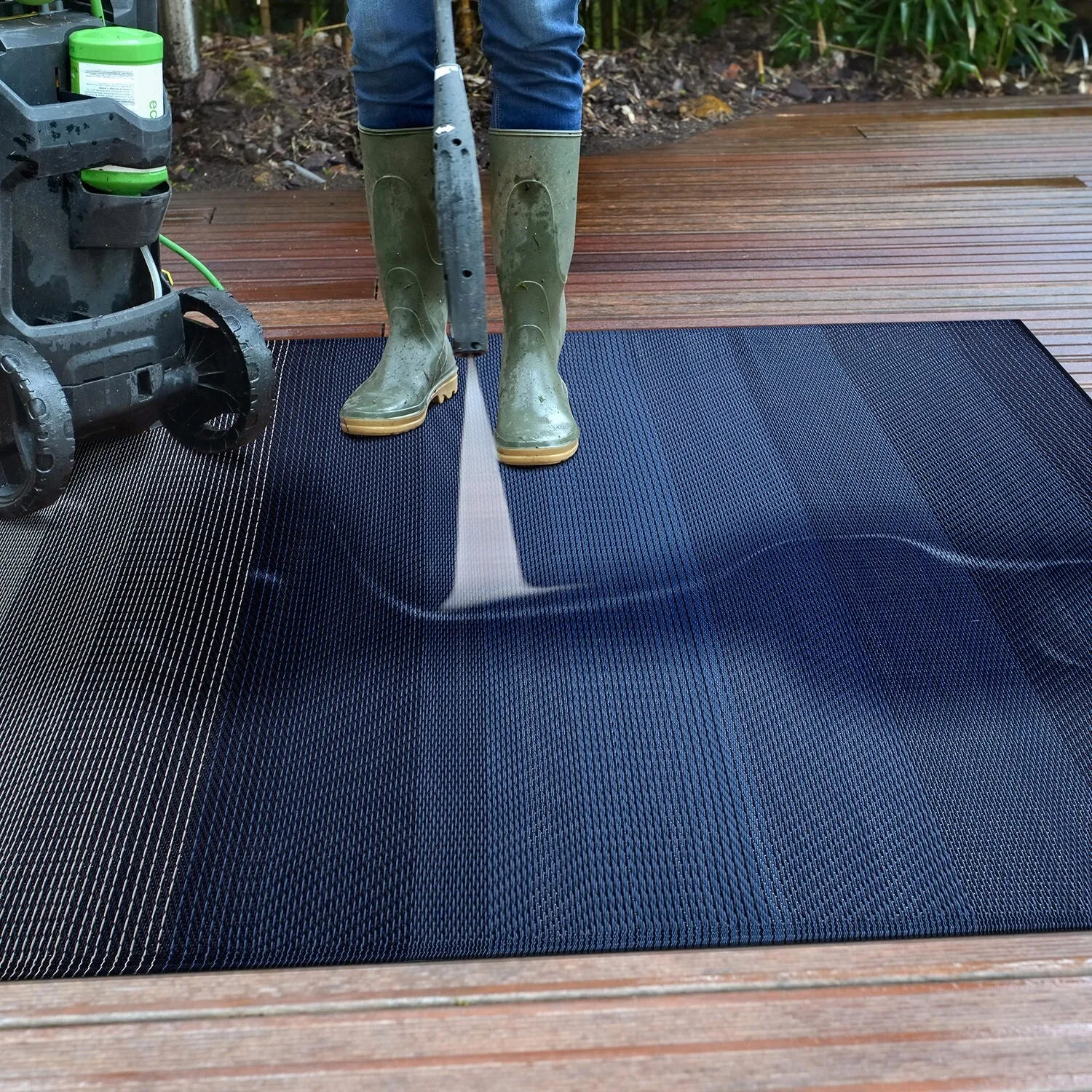 World Rug Gallery Contemporary Stripe Shade Geometric Reversible Recycled Plastic Outdoor Rugs