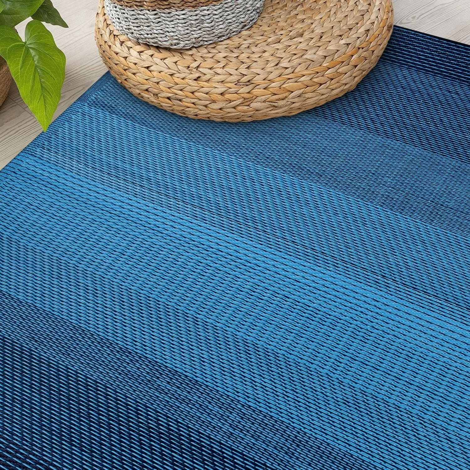 World Rug Gallery Contemporary Stripe Shade Geometric Reversible Recycled Plastic Outdoor Rugs
