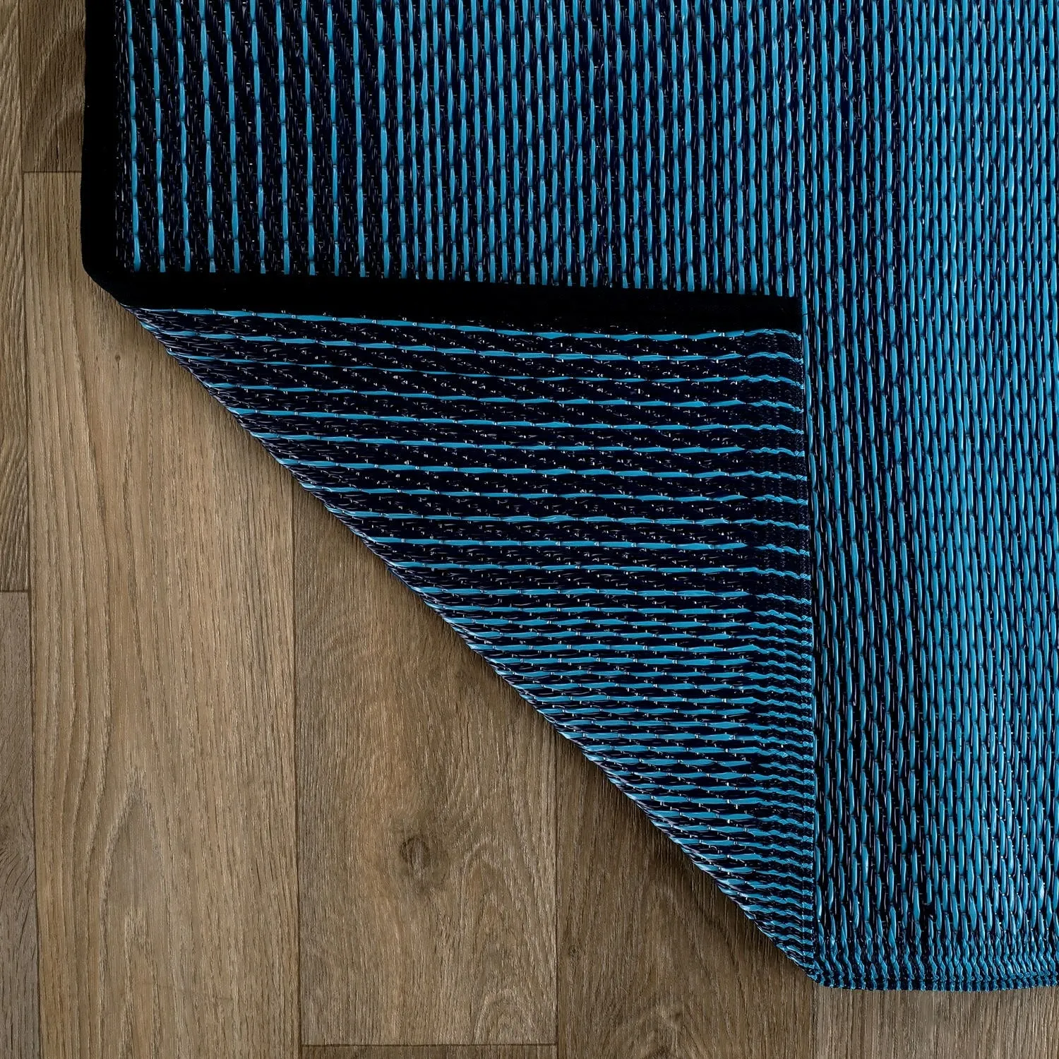 World Rug Gallery Contemporary Stripe Shade Geometric Reversible Recycled Plastic Outdoor Rugs