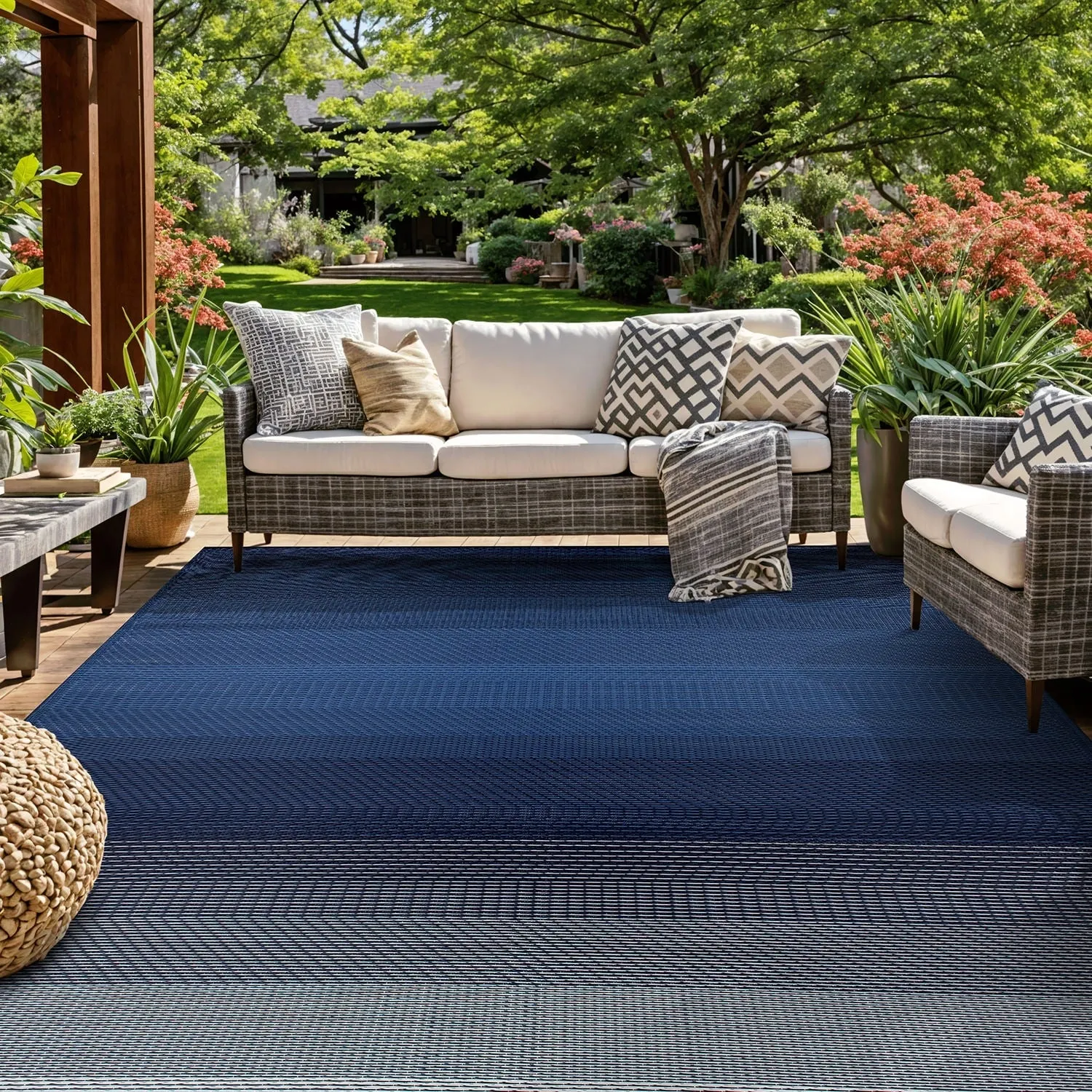World Rug Gallery Contemporary Stripe Shade Geometric Reversible Recycled Plastic Outdoor Rugs