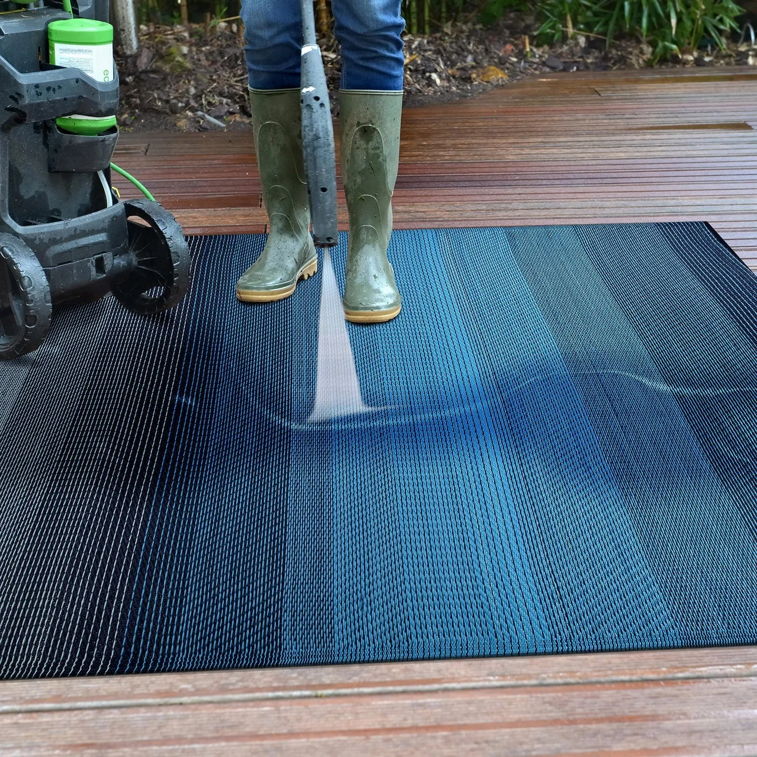 World Rug Gallery Contemporary Stripe Shade Geometric Reversible Recycled Plastic Outdoor Rugs