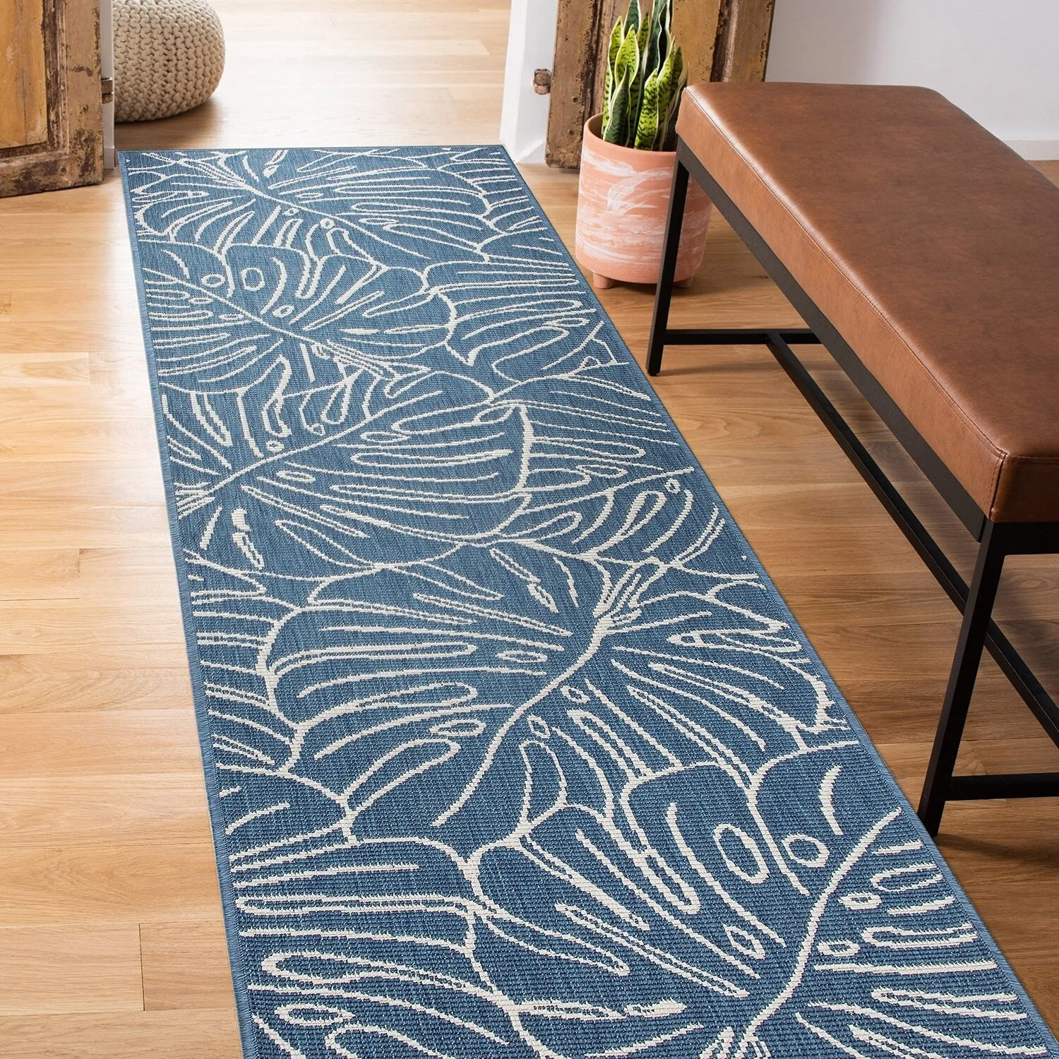 World Rug Gallery Contemporary Tropical Leaves Indoor/Outdoor Area Rug