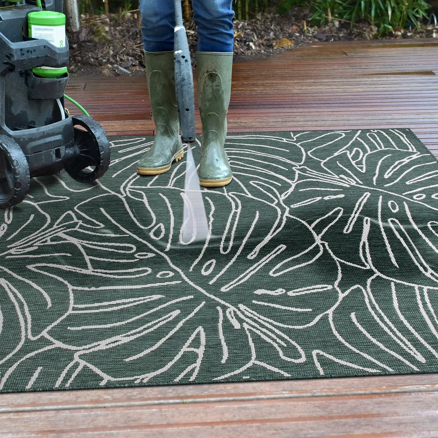 World Rug Gallery Contemporary Tropical Leaves Indoor/Outdoor Area Rug