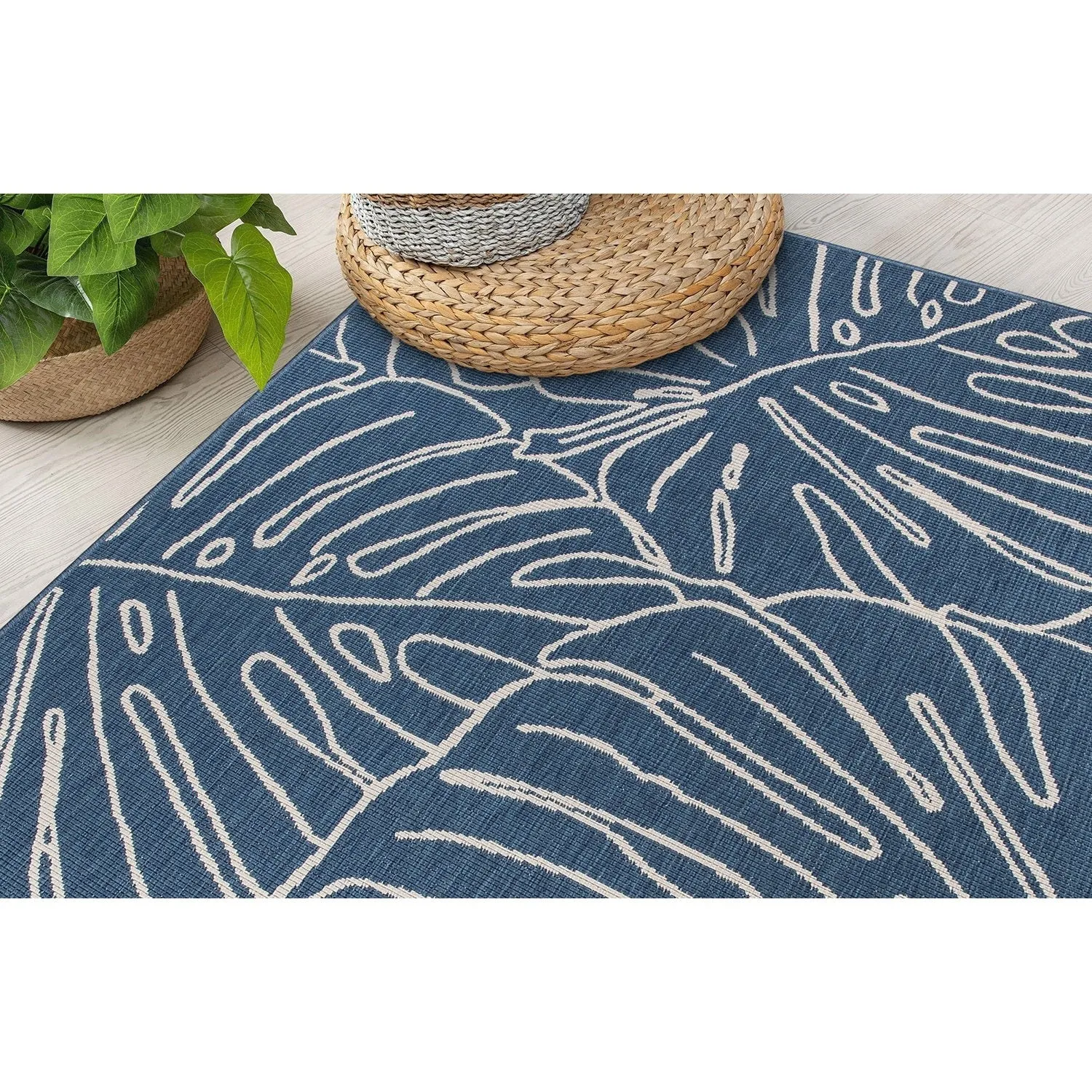 World Rug Gallery Contemporary Tropical Leaves Indoor/Outdoor Area Rug