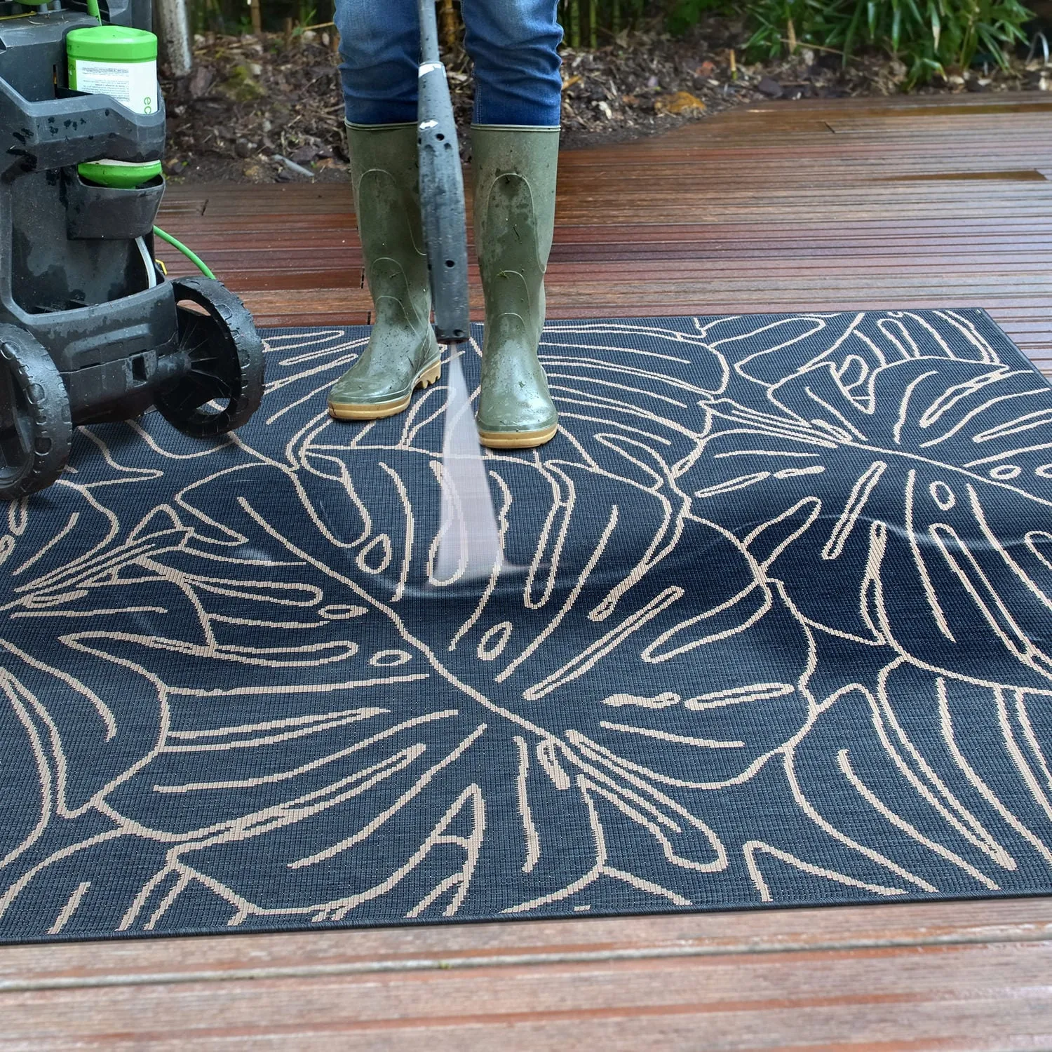 World Rug Gallery Contemporary Tropical Leaves Indoor/Outdoor Area Rug