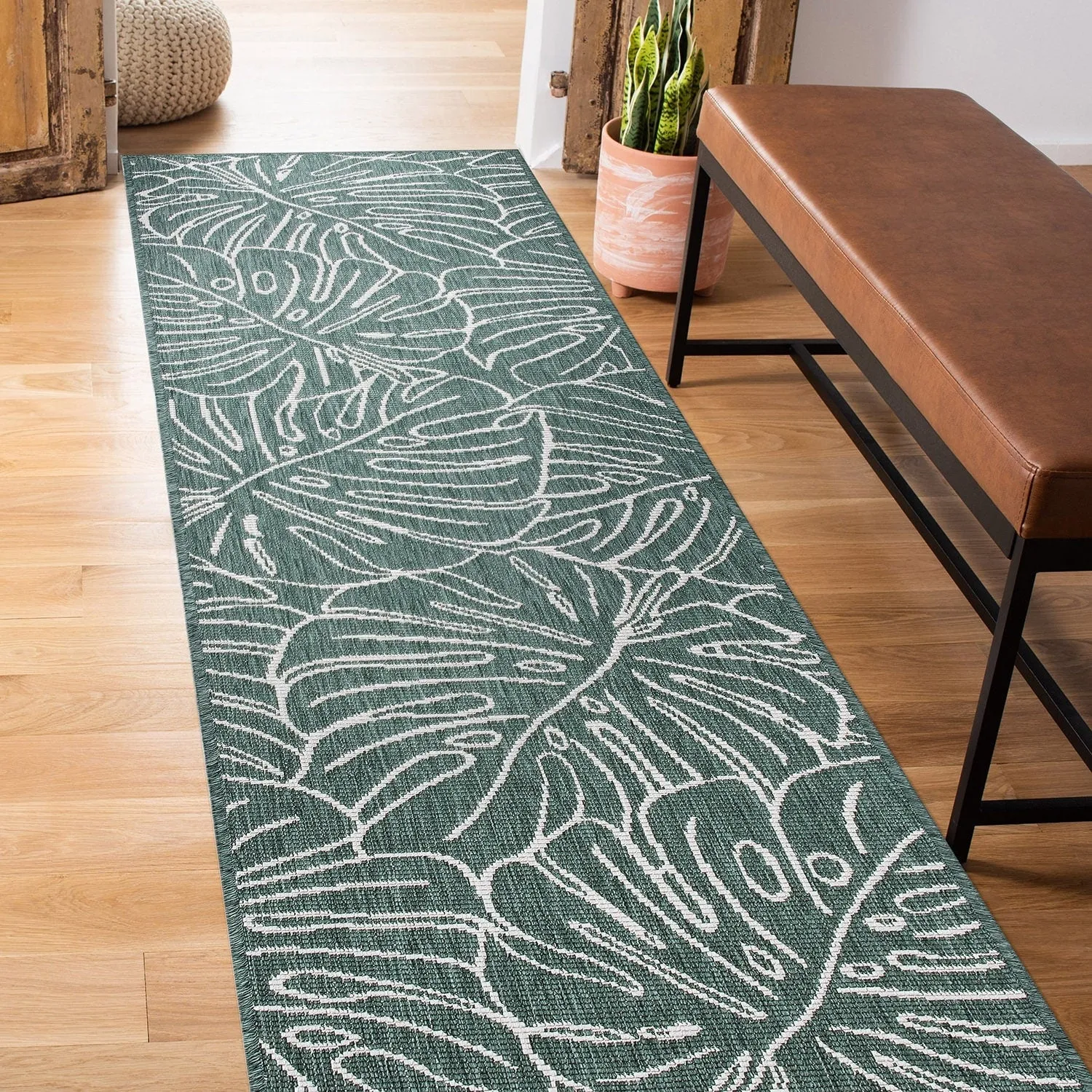 World Rug Gallery Contemporary Tropical Leaves Indoor/Outdoor Area Rug