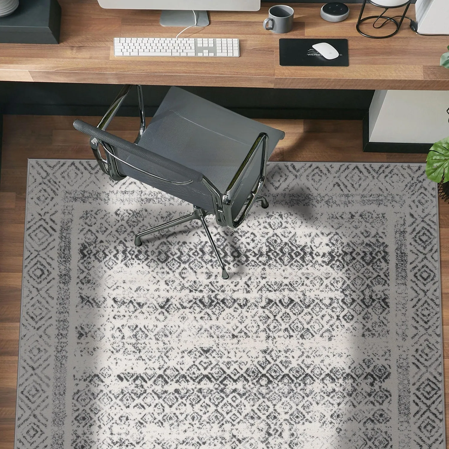 World Rug Gallery Distressed Bohemian Border Area Rug