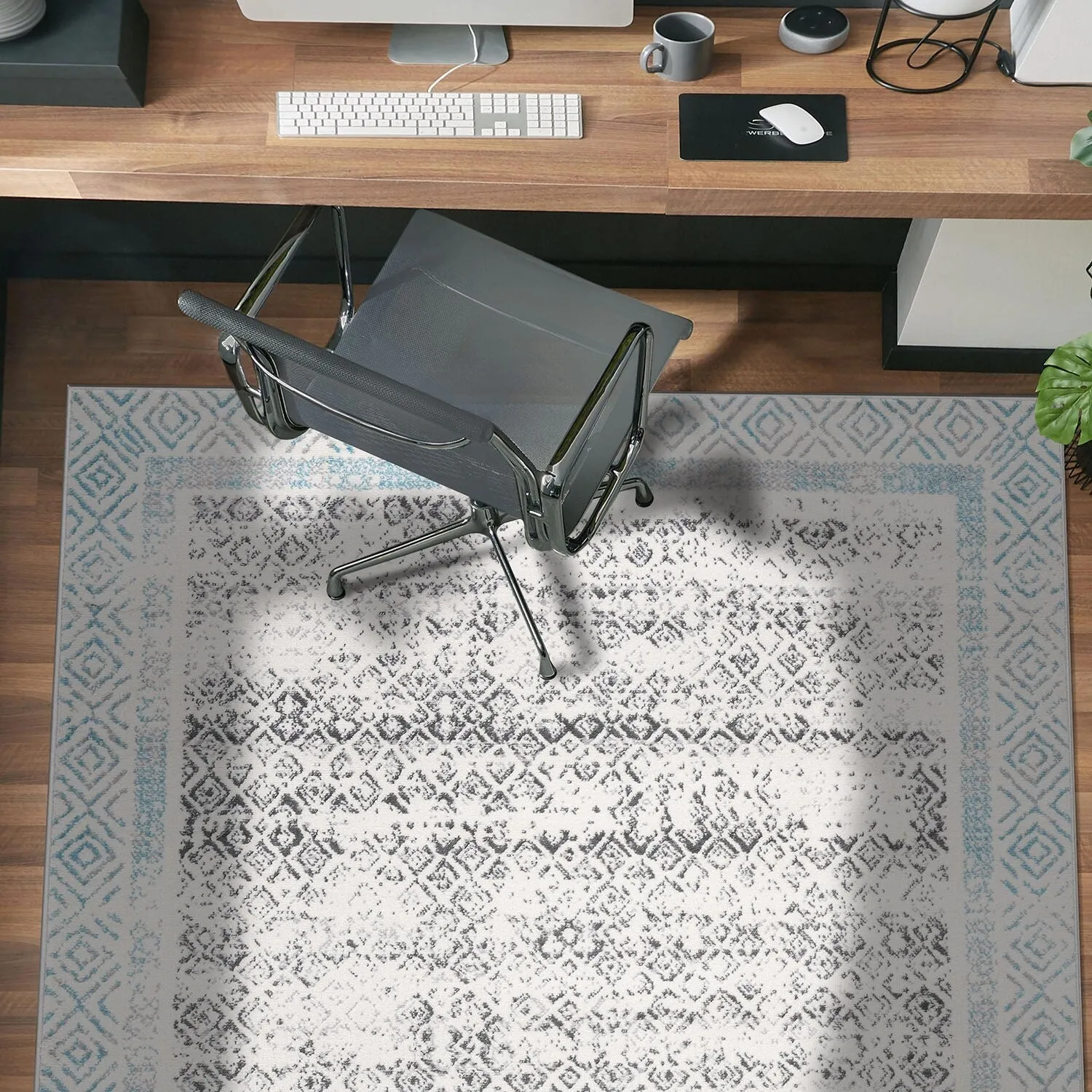 World Rug Gallery Distressed Bohemian Border Area Rug