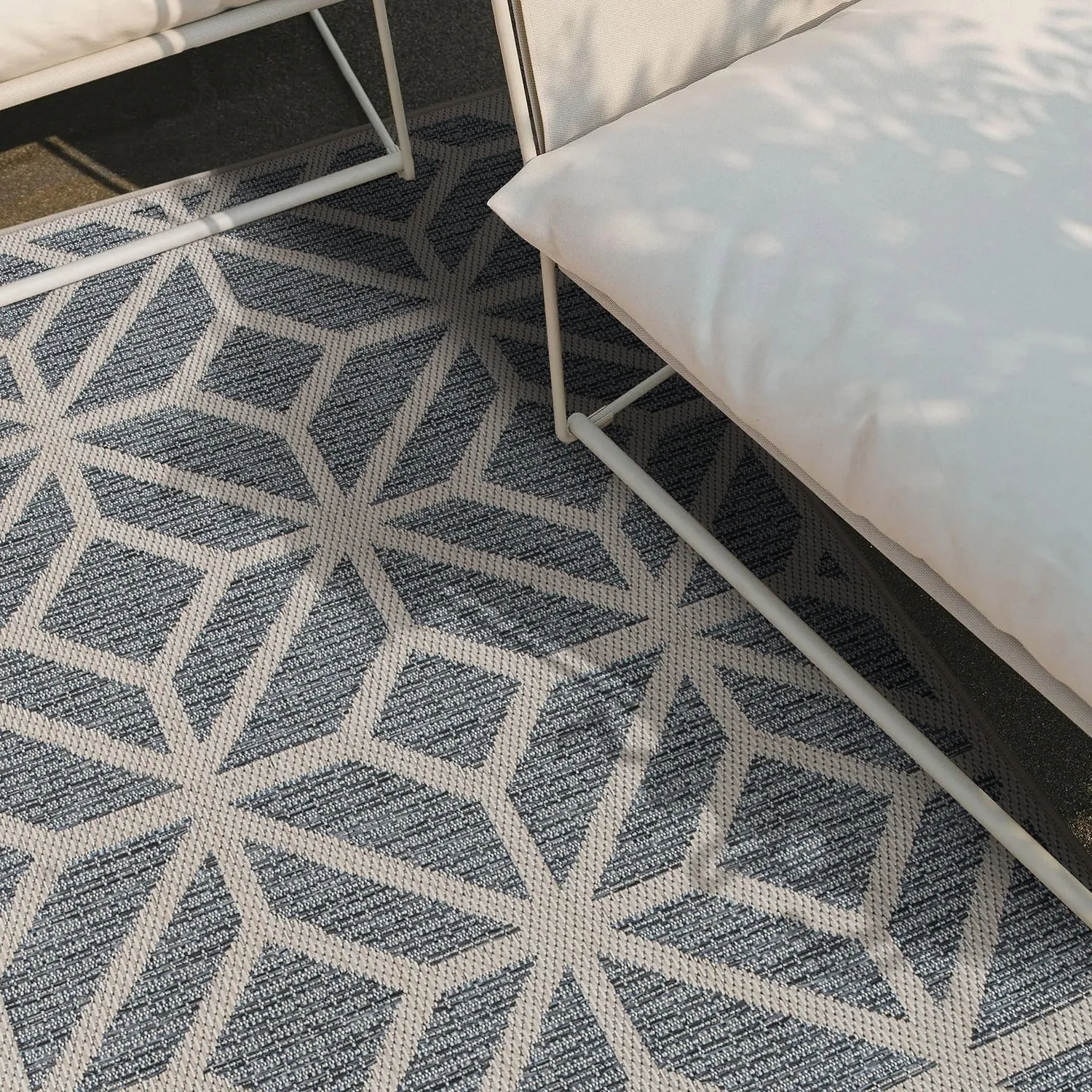 World Rug Gallery Modern Contemporary Geometric Indoor/Outdoor Area Rug